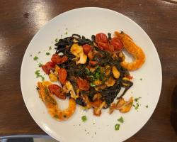 Tagliolini à L'encre de seiche Gambas et Poulpe