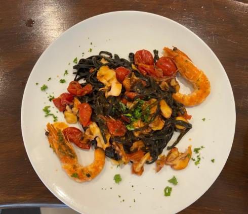 Tagliolini à L'encre de seiche Gambas et Poulpe